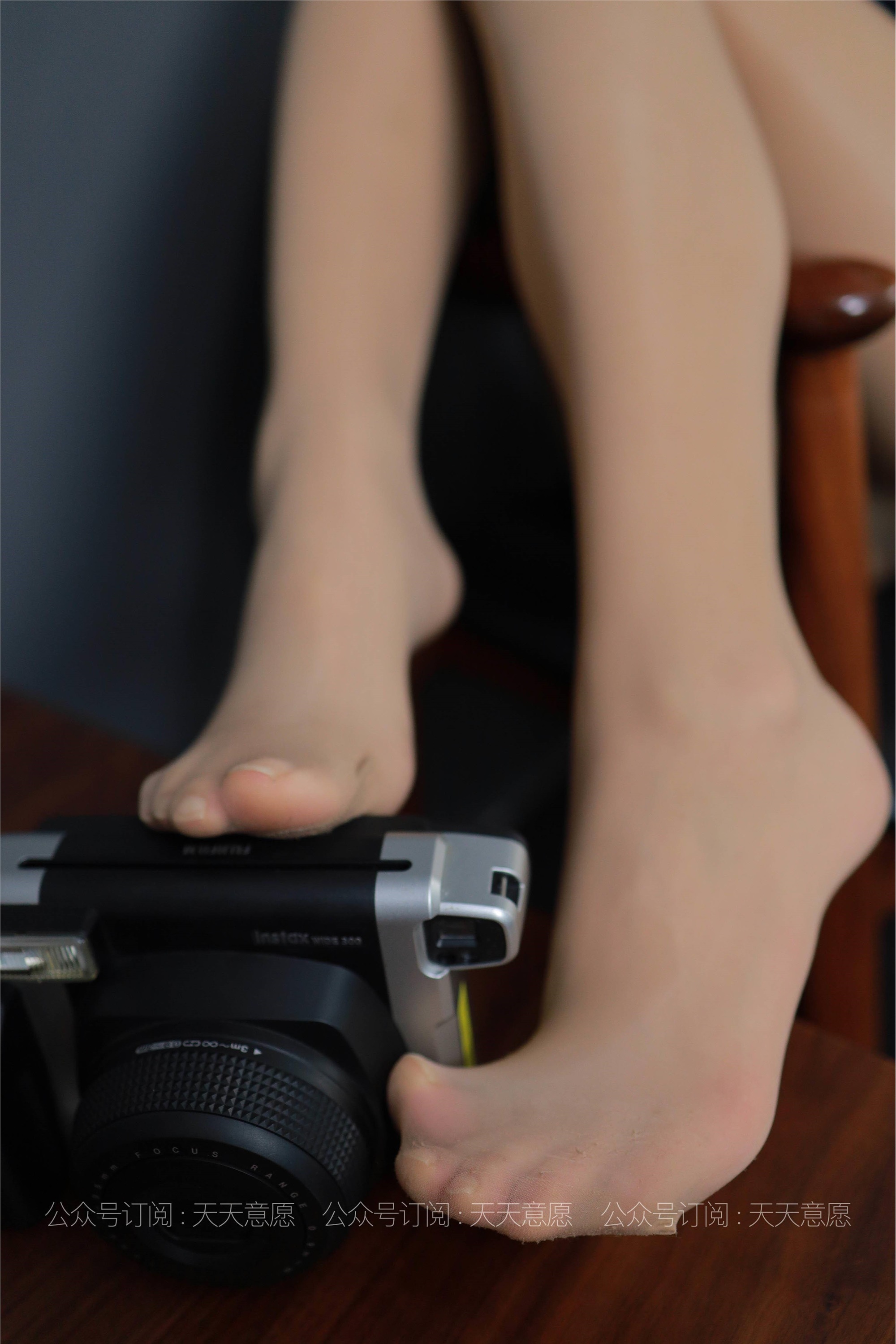 IESS异思趣向 - 模特：肉肉《大长腿超短裙》